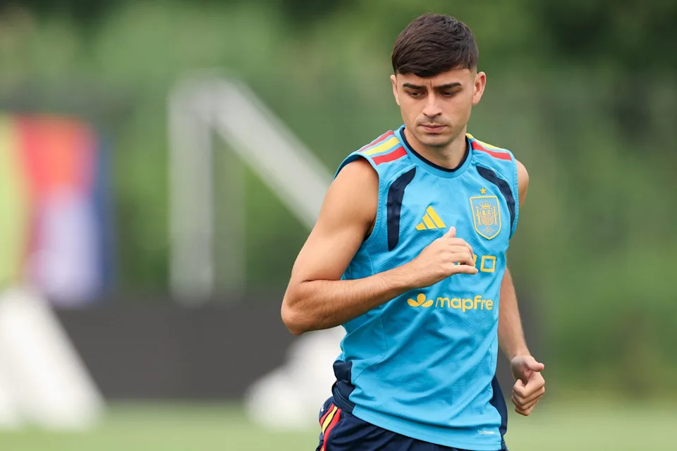 Barcelona Midfield Maestro Cuts Vacation Short After World Cup Glory