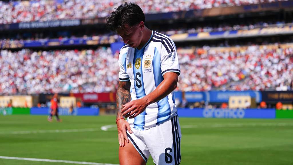 Lisandro Martinez reacts during Argentina's 2026 World Cup final defeat against Spain
