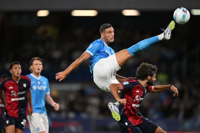 Lorenzo Lucca during a Serie A match for Napoli