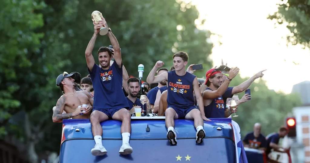 Spain squad celebrates World Cup victory on open-top bus parade in Madrid